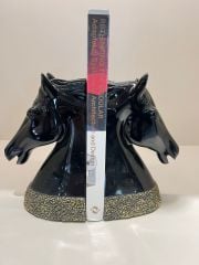 At Kitap Tutucu Siyah